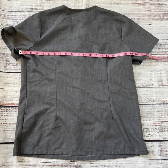 FIGS Scrub Set – Catarina Top + Joggers | Women’s Medium Graphite Gray - Picture 9 of 14